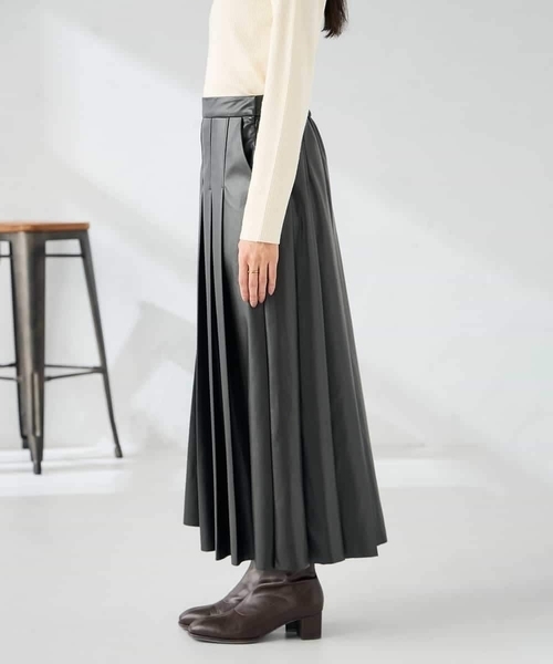 a.v.v(アーヴェヴェ)の「【洗える】レザープリーツスカート(スカート・レディース・チャコールグレー・39)」の12枚目の写真