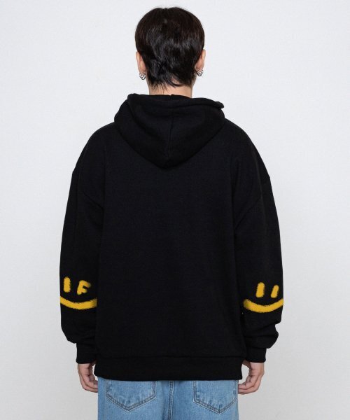 GRAVER（グレーバー）の「[ユニセックス]エルボースプレースマイルドローイングフードパーカー_ブラック（パーカー・レディース・ブラック・SMALL/MEDIUM/LARGE）」の2枚目の写真