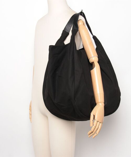yorozu(ヨロズ)の「(CANNABIS別注) yorozu HAKAMA DRAPE TOTE(111YZ259CN)(トートバッグ・メンズ・ブラック・FREE)」の5枚目の写真