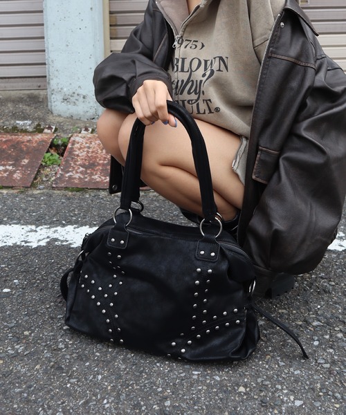 スタッズ付きボストンバッグ（ボストンバッグ）｜ROGER AND RAW