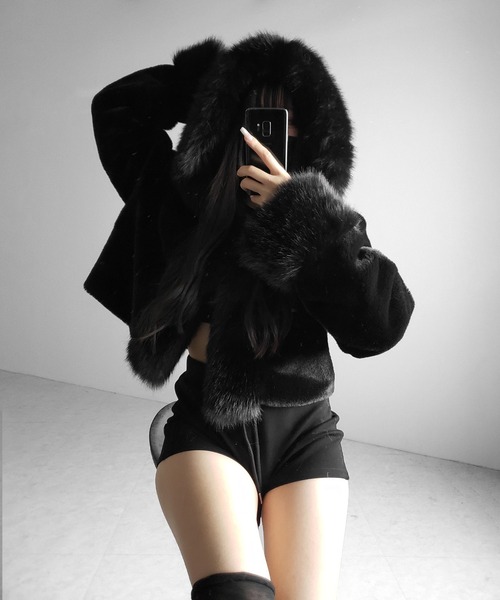 me+em select(ミームセレクト)の「【 2color 】フェイクファーフードレディーショートコート / fake fur hoodec lady short coat(その他アウター・レディース・ブラック/ホワイト・FREE)」の4枚目の写真