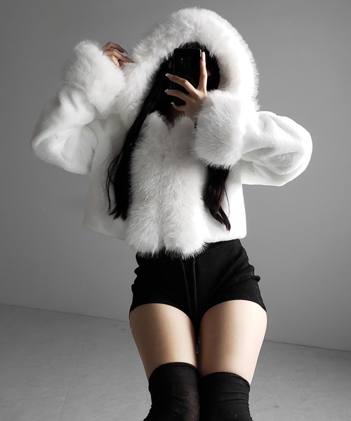me+em select(ミームセレクト)の「【 2color 】フェイクファーフードレディーショートコート / fake fur hoodec lady short coat(その他アウター・レディース・ブラック/ホワイト・FREE)」の22枚目の写真