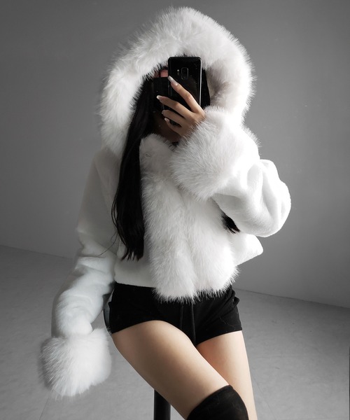 me+em select(ミームセレクト)の「【 2color 】フェイクファーフードレディーショートコート / fake fur hoodec lady short coat(その他アウター・レディース・ブラック/ホワイト・FREE)」の21枚目の写真