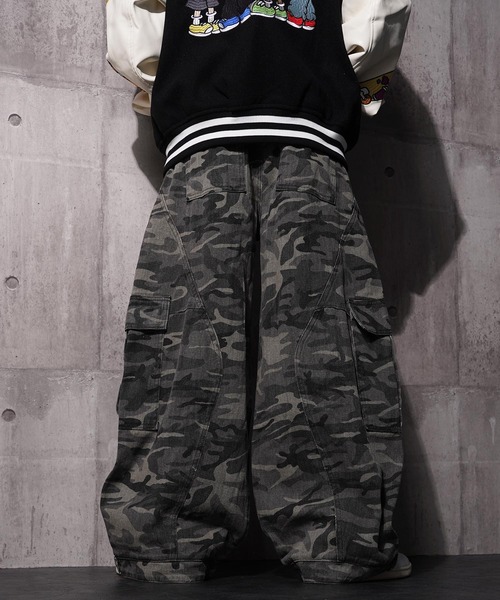 1111clothing(ワンフォークロージング)の「迷彩 カモフラージュ バレルレッグ カーゴパンツ / Camouflage Barrel Leg Cargo Pants(カーゴパンツ・メンズ・カモフラージュ・M/L/XL)」の8枚目の写真