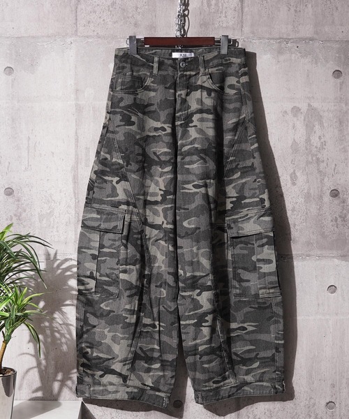 1111clothing(ワンフォークロージング)の「迷彩 カモフラージュ バレルレッグ カーゴパンツ / Camouflage Barrel Leg Cargo Pants(カーゴパンツ・メンズ・カモフラージュ・M/L/XL)」の3枚目の写真