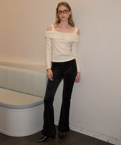 SALON DE YOHN(サロンドヨーン)の「Velvet Boots Cut Pants_ Black(その他パンツ・レディース・その他・SMALL/MEDIUM)」の2枚目の写真
