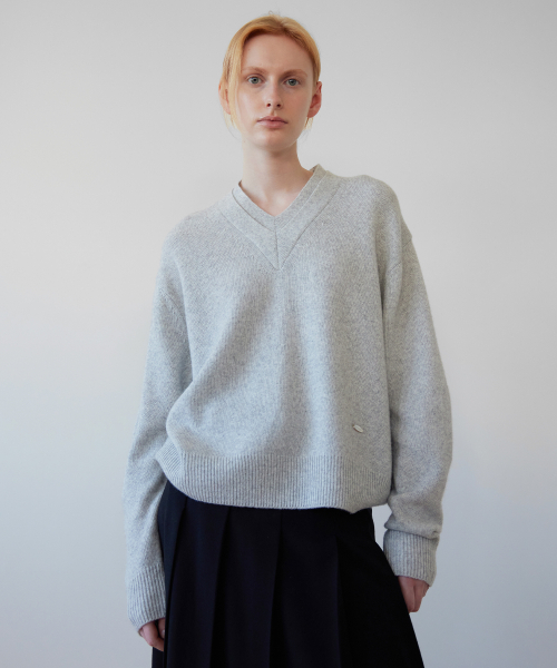 LEVAR(レバー)の「Double V-Neck Knit - Melange grey(ニット/セーター・レディース・ライトグレー・FREE)」の2枚目の写真