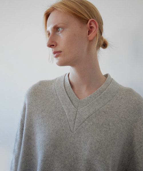 LEVAR(レバー)の「Double V-Neck Knit - Melange grey(ニット/セーター・レディース・ライトグレー・FREE)」の3枚目の写真