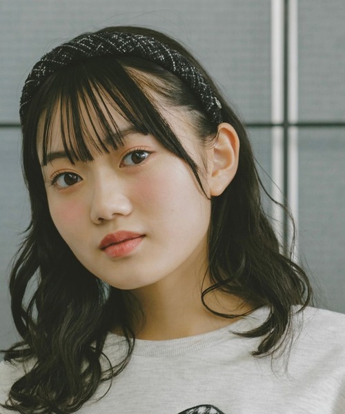 repipi armario（レピピ アルマリオ）の「ラメツイードカチューシャ（カチューシャ・キッズ・ホワイト/ブラック/ブルー・ONESIZE）」の2枚目の写真