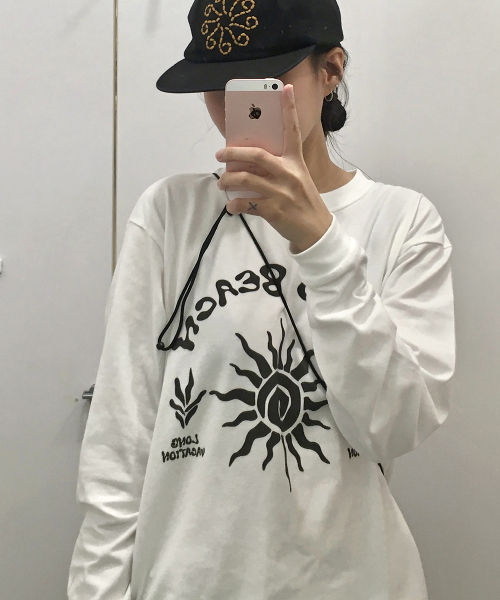 COSO(コソ)の「ビーチアートワークロングスリーブ長袖(ホワイト)(Tシャツ/カットソー・レディース・ホワイト・MEDIUM/LARGE)」の1枚目の写真