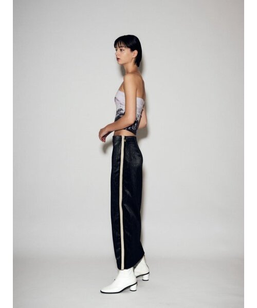 LUNECAVE(ルン ケイブ)の「LEATHERETTE H-LINE ZIP UP LONG SKIRT(スカート・レディース・その他・SMALL/MEDIUM)」の2枚目の写真