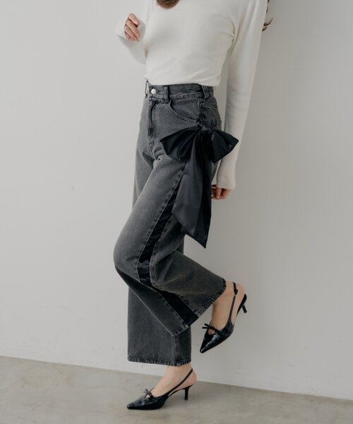 Chico（チコ）の「【SALON by Chico】取り外しリボンサイドラインストレートルーズデニム（デニムパンツ・レディース・グレー/ブルー系その他・MEDIUM/SMALL）」の6枚目の写真