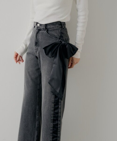 Chico（チコ）の「【SALON by Chico】取り外しリボンサイドラインストレートルーズデニム（デニムパンツ・レディース・グレー/ブルー系その他・MEDIUM/SMALL）」の3枚目の写真