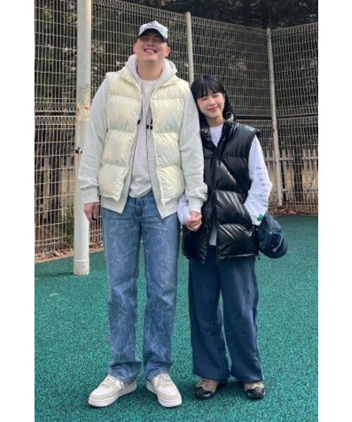 APOSTROPHE COMMA(アポストロフィコンマ)の「グロッシーツーウェイパディングベスト(ブラック)(ダウンベスト・メンズ・その他・LARGE/MEDIUM/SMALL)」の12枚目の写真