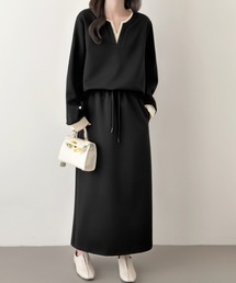 emi+（エミプラス）の「レイヤード風配色スキッパネックスウェットセットアップ（セットアップ）」