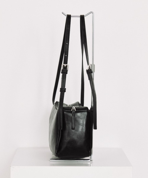 arholiday.standard(エーアールホリデースタンダード)の「2way square double strap shoulder bag / 2wayスクエアダブルストラップショルダーバッグ(ショルダーバッグ・レディース・キャメル/ブラック・FREE)」の4枚目の写真