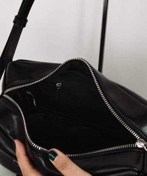 arholiday.standard(エーアールホリデースタンダード)の「2way square double strap shoulder bag / 2wayスクエアダブルストラップショルダーバッグ(ショルダーバッグ・レディース・キャメル/ブラック・FREE)」の7枚目の写真