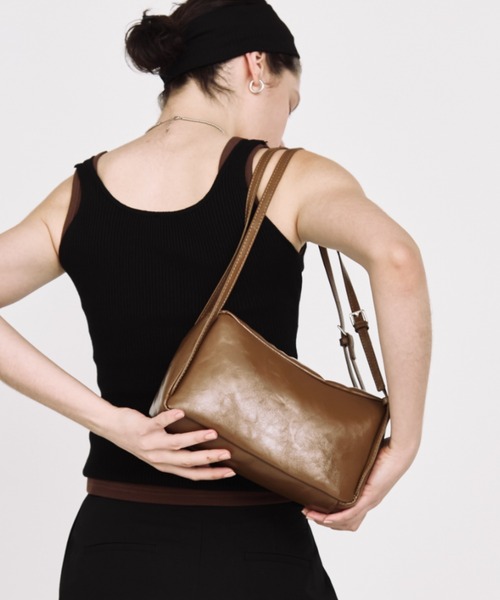 arholiday.standard(エーアールホリデースタンダード)の「2way square double strap shoulder bag / 2wayスクエアダブルストラップショルダーバッグ(ショルダーバッグ・レディース・キャメル/ブラック・FREE)」の18枚目の写真