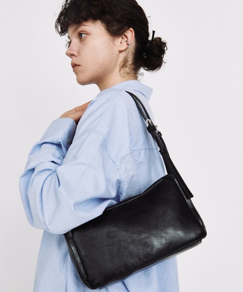 arholiday.standard(エーアールホリデースタンダード)の「2way square double strap shoulder bag / 2wayスクエアダブルストラップショルダーバッグ(ショルダーバッグ・レディース・キャメル/ブラック・FREE)」の11枚目の写真