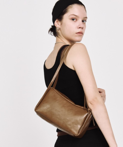 arholiday.standard(エーアールホリデースタンダード)の「2way square double strap shoulder bag / 2wayスクエアダブルストラップショルダーバッグ(ショルダーバッグ・レディース・キャメル/ブラック・FREE)」の15枚目の写真