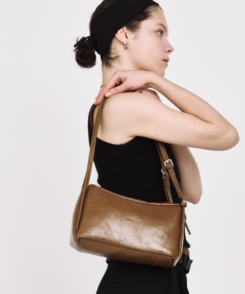 arholiday.standard(エーアールホリデースタンダード)の「2way square double strap shoulder bag / 2wayスクエアダブルストラップショルダーバッグ(ショルダーバッグ・レディース・キャメル/ブラック・FREE)」の16枚目の写真