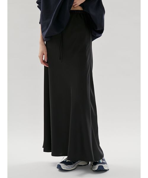 emmi（エミ）の「サテンナロースカート【セットアップ対応】（スカート・レディース・オフホワイト/ライトブルー/ブラック/ベージュ・1/0）」の6枚目の写真