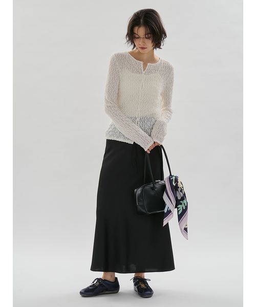 emmi（エミ）の「サテンナロースカート【セットアップ対応】（スカート・レディース・オフホワイト/ライトブルー/ブラック/ベージュ・1/0）」の9枚目の写真