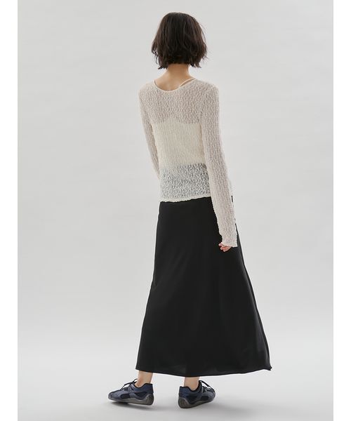 emmi（エミ）の「サテンナロースカート【セットアップ対応】（スカート・レディース・オフホワイト/ライトブルー/ブラック/ベージュ・1/0）」の10枚目の写真