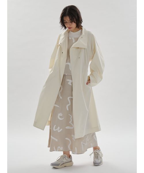 emmi（エミ）の「サテンナロースカート【セットアップ対応】（スカート・レディース・オフホワイト/ライトブルー/ブラック/ベージュ・1/0）」の17枚目の写真