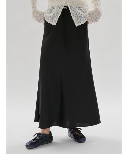 emmi（エミ）の「サテンナロースカート【セットアップ対応】（スカート・レディース・オフホワイト/ライトブルー/ブラック/ベージュ・1/0）」の12枚目の写真