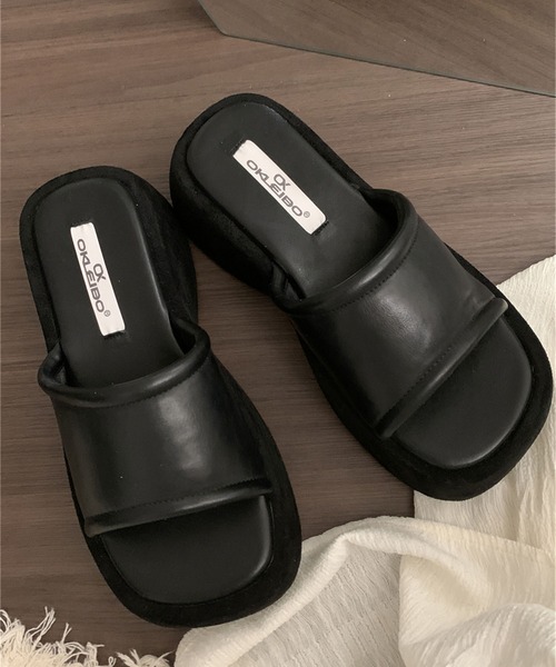 Jewelobe(ジュエローブ)の「シンセティックレザー×スエードタッチ厚底サンダル(サンダル・レディース・アイボリー/ブラウン/ブラック・XL/L/M/S)」の4枚目の写真