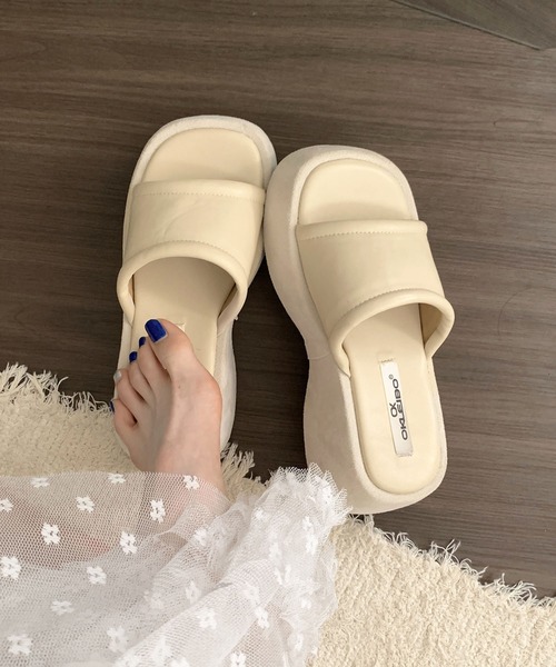 Jewelobe(ジュエローブ)の「シンセティックレザー×スエードタッチ厚底サンダル(サンダル・レディース・アイボリー/ブラウン/ブラック・XL/L/M/S)」の8枚目の写真