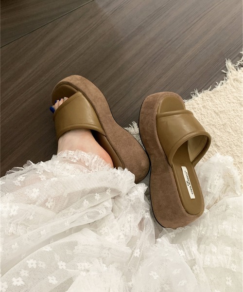 Jewelobe(ジュエローブ)の「シンセティックレザー×スエードタッチ厚底サンダル(サンダル・レディース・アイボリー/ブラウン/ブラック・XL/L/M/S)」の12枚目の写真
