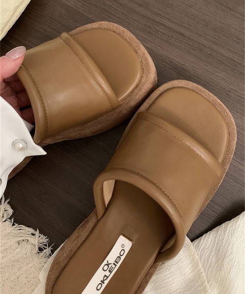 Jewelobe(ジュエローブ)の「シンセティックレザー×スエードタッチ厚底サンダル(サンダル・レディース・アイボリー/ブラウン/ブラック・XL/L/M/S)」の13枚目の写真