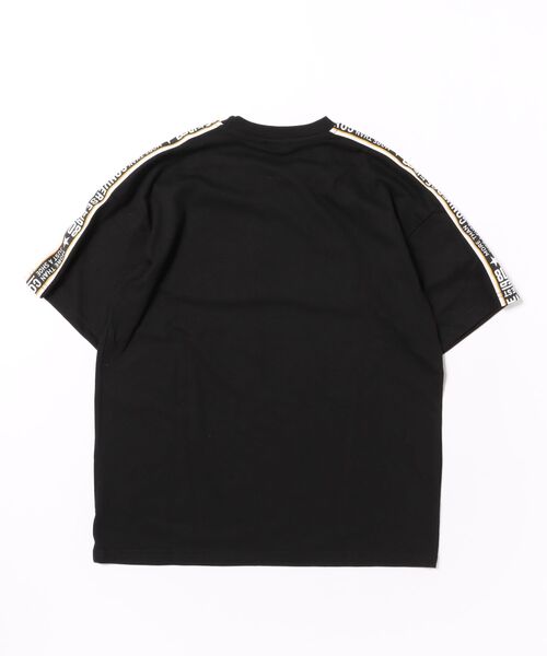 CONVERSE(コンバース)の「CONVERSE/コンバース ロゴテープ付き半袖Tシャツ(Tシャツ/カットソー・キッズ・ブラック/グレイッシュベージュ・130cm/140cm/150cm/160cm)」の3枚目の写真