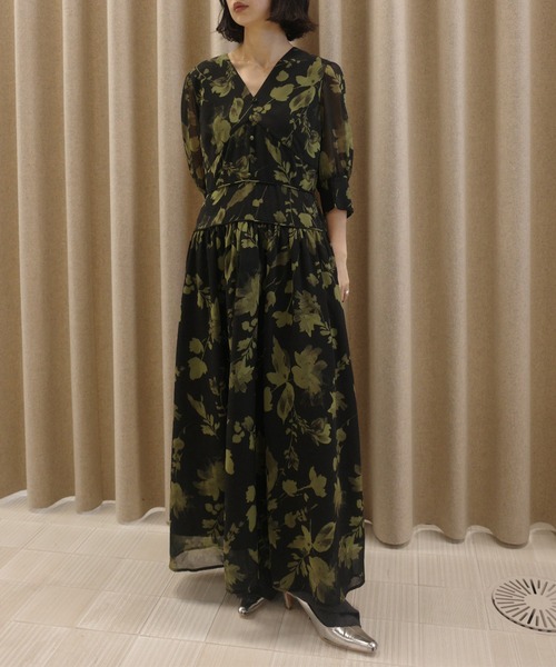 Ameri（アメリ）の「GRAINY FLOWER CHIFFON DRESS（ドレス・レディース・アイボリー/ブラック・SMALL/MEDIUM）」の2枚目の写真