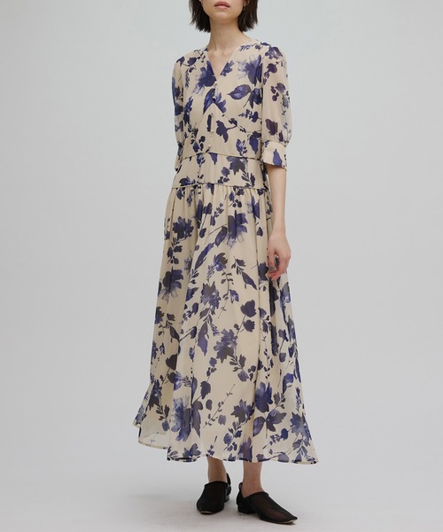 Ameri（アメリ）の「GRAINY FLOWER CHIFFON DRESS（ドレス・レディース・アイボリー/ブラック・SMALL/MEDIUM）」の3枚目の写真