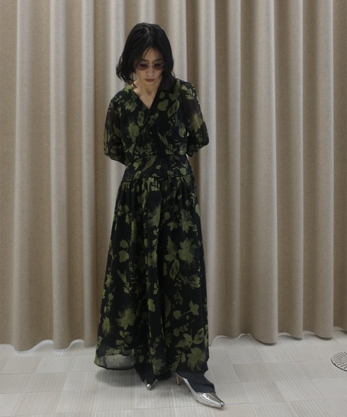 Ameri（アメリ）の「GRAINY FLOWER CHIFFON DRESS（ドレス・レディース・アイボリー/ブラック・SMALL/MEDIUM）」の9枚目の写真