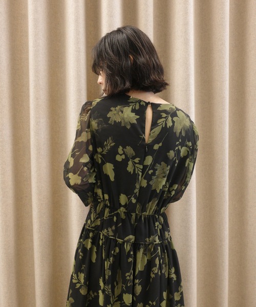 Ameri（アメリ）の「GRAINY FLOWER CHIFFON DRESS（ドレス・レディース・アイボリー/ブラック・SMALL/MEDIUM）」の10枚目の写真