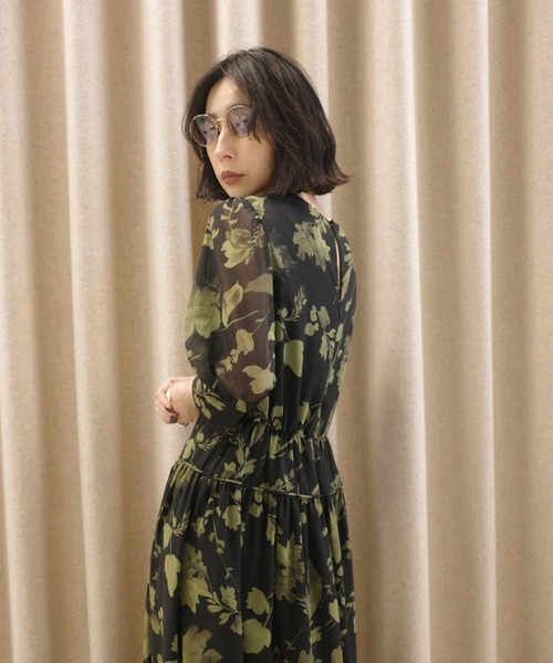 Ameri（アメリ）の「GRAINY FLOWER CHIFFON DRESS（ドレス・レディース・アイボリー/ブラック・SMALL/MEDIUM）」の11枚目の写真