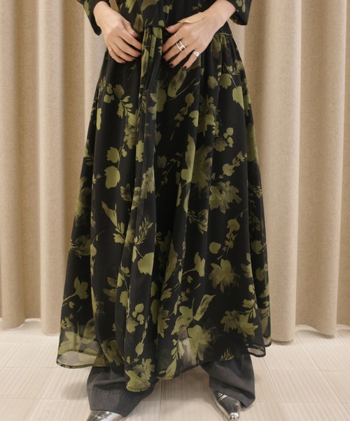 Ameri（アメリ）の「GRAINY FLOWER CHIFFON DRESS（ドレス・レディース・アイボリー/ブラック・SMALL/MEDIUM）」の12枚目の写真