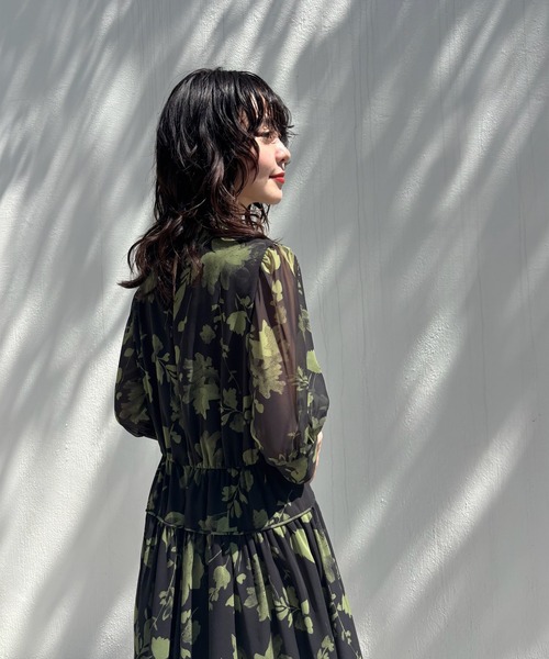 Ameri（アメリ）の「GRAINY FLOWER CHIFFON DRESS（ドレス・レディース・アイボリー/ブラック・SMALL/MEDIUM）」の16枚目の写真