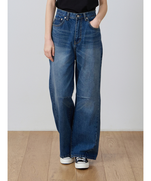 CCOMA(コンマ)の「CMJ46 ブルー ダーツ カーブドフィットパンツ(デニムパンツ・レディース・その他・SMALL/MEDIUM/LARGE)」の1枚目の写真