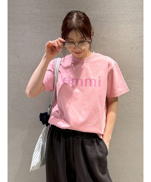 emmi(エミ)の「【ONLINE限定カラーあり】eco emmiロゴTシャツ/UVカット(Tシャツ/カットソー・レディース・ホワイト/ライトブルー/ベージュ/グレー/ピンク/ライム/イエロー/ダークネイビー・F)」の14枚目の写真