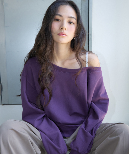 MICHIKO LONDON(ミチコ ロンドン)の「ストラップオフショルダースウェットシャツプラムパープル(スウェット・レディース・その他・FREE)」の1枚目の写真