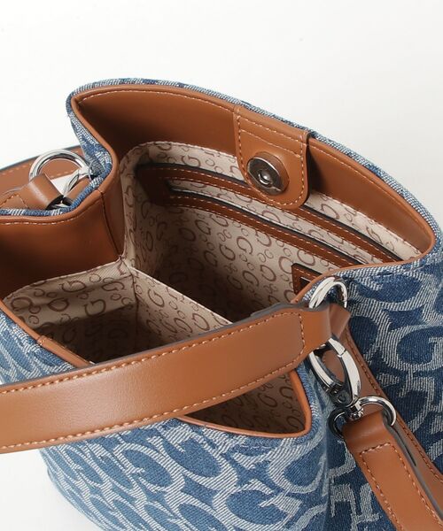 Guess(ゲス)の「WELLS Crossbody Bucket ショルダーバッグ バケットバッグ(ショルダーバッグ・レディース・インディゴブルー・ONE SIZE)」の16枚目の写真