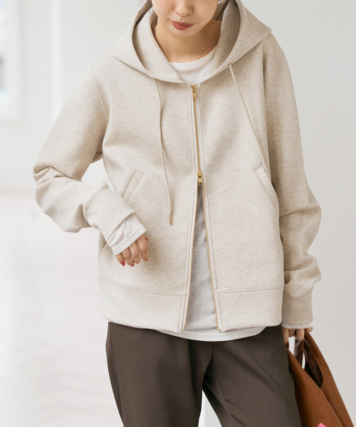 Spick & Span（スピックアンドスパン）の「《WEB限定 / 追加2》ストレッチジップフードパーカー（パーカー・レディース・ホワイト系その他/ライトグレー・FREE）」の7枚目の写真