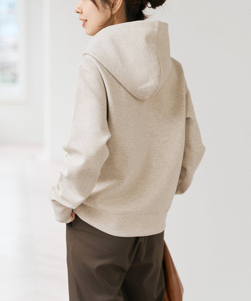 Spick & Span（スピックアンドスパン）の「《WEB限定 / 追加2》ストレッチジップフードパーカー（パーカー・レディース・ホワイト系その他/ライトグレー・FREE）」の9枚目の写真