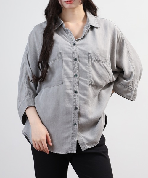 hunch(ハンチ)の「hunch 4.5オンス テンセルデニムドルマンシャツ 半端袖(シャツ/ブラウス・レディース・ブルー/グレー/ライトインディゴブルー・FREE)」の1枚目の写真