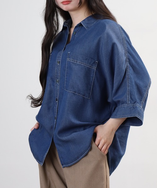 hunch(ハンチ)の「hunch 4.5オンス テンセルデニムドルマンシャツ 半端袖(シャツ/ブラウス・レディース・ブルー/グレー/ライトインディゴブルー・FREE)」の2枚目の写真